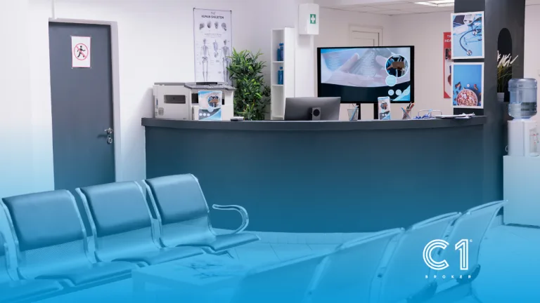 seguros de salud España, MUFACE, SNS España, seguros privados de salud, C1 Broker, salud pública y privada, expatriados en España, cobertura de salud España, comparar seguros de salud.